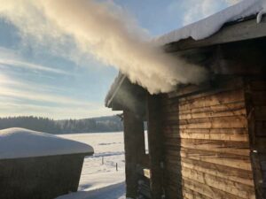 Ilorannan savusauna lämpenee talvipakkasessa